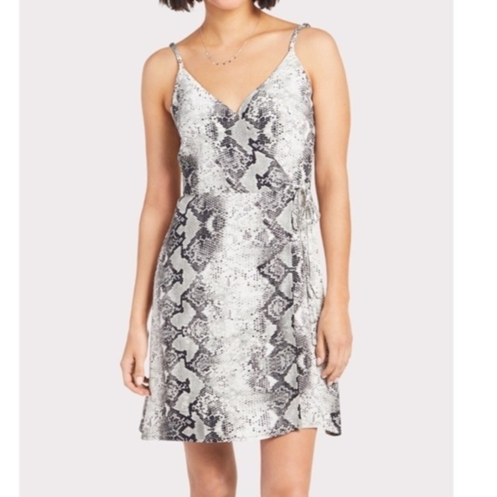 Sanctuary Wrap It Up Sleeveless Wrap Dress in Queen Snake Gray Print Size Small